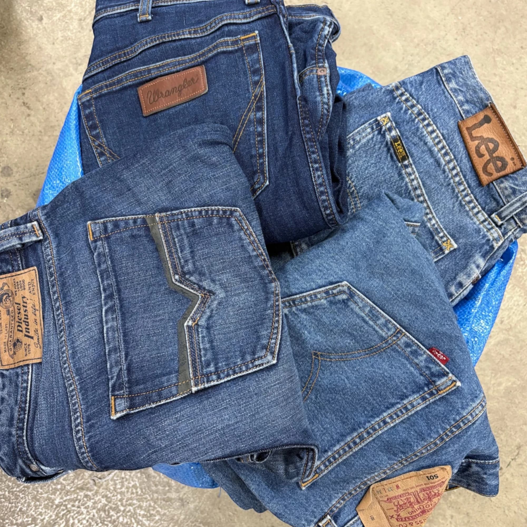 BOX JEANS FIRMATI Al Kg