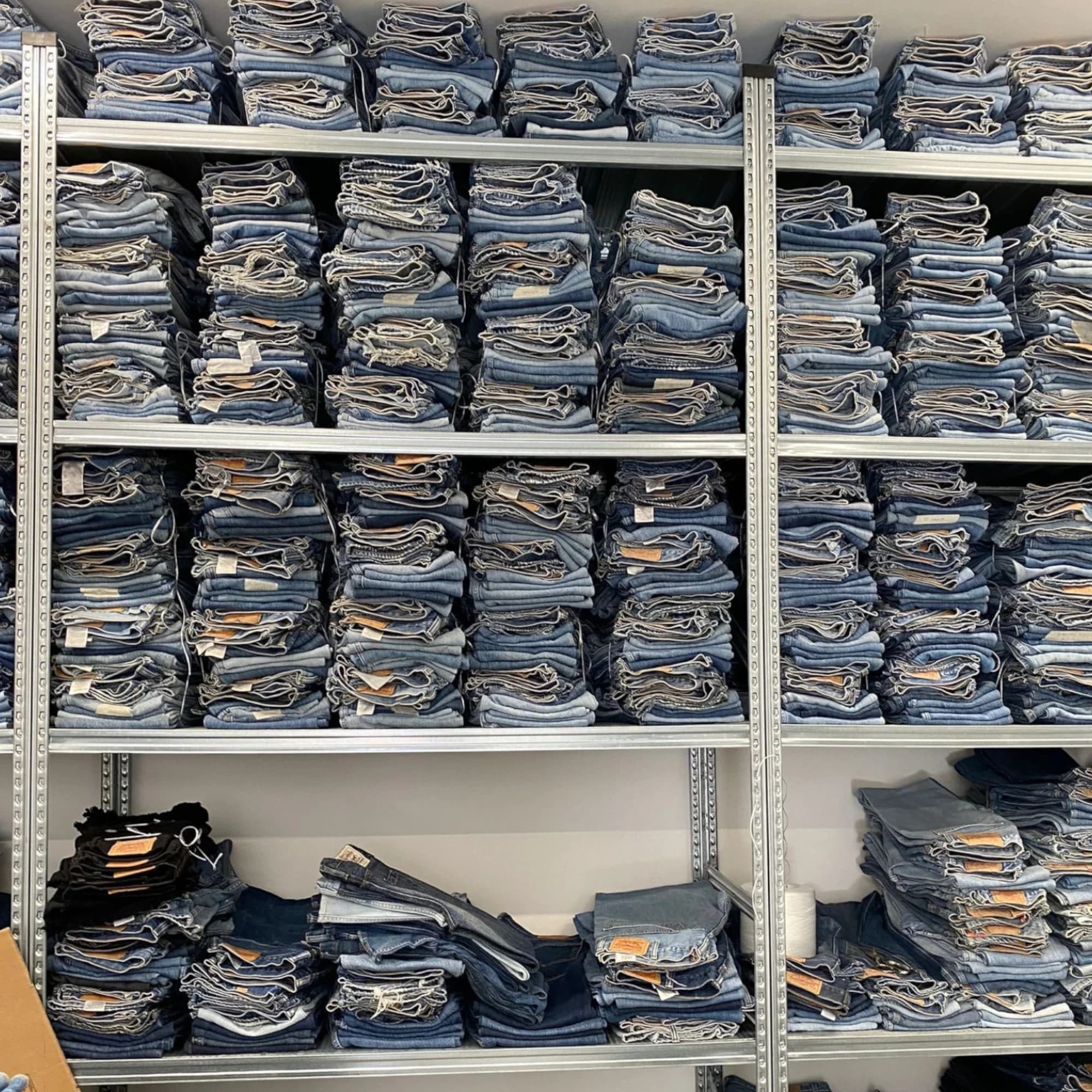 BOX JEANS LEVI'S AL Kg GRADO A + +